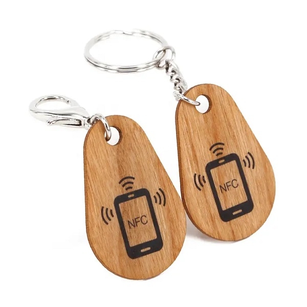 Poza cu Keyfob in wood material with RFID 1K Compatible 13.56 MHz chip Fudan 08. 70102096 (DE,SE,NO,FI,RO,PL)